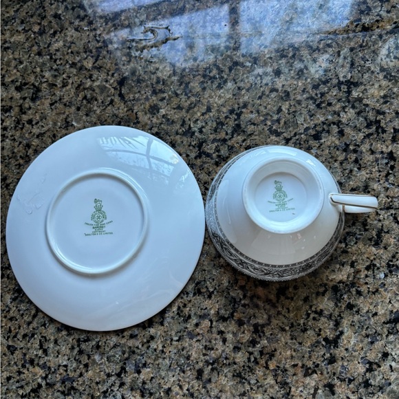 Royal Doulton Elegant White Dinner Plate - Picture 6 of 6